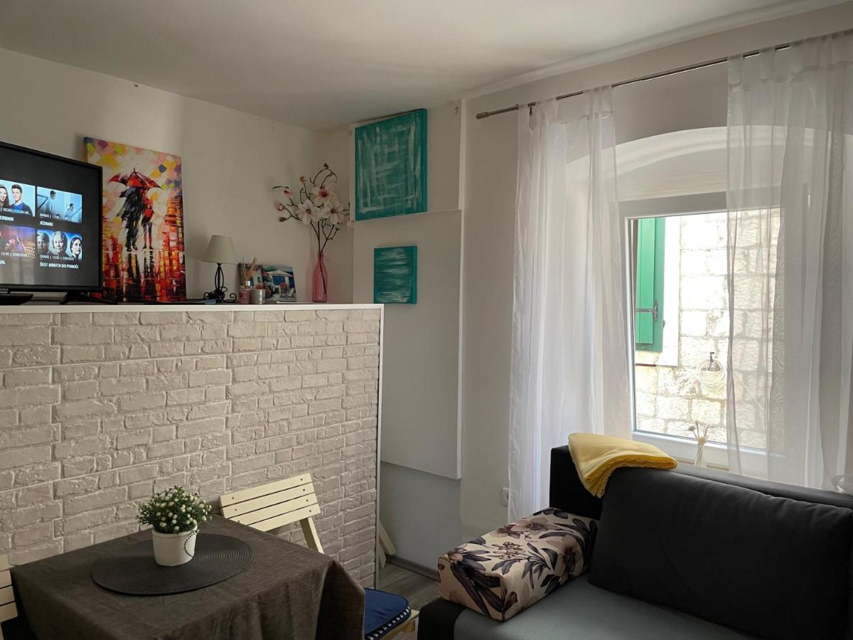 Apartment Chloe 特罗吉尔 外观 照片